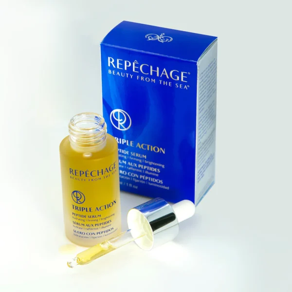 RePêchage Triple Action Peptide -seerumi, avattu pullo ja pipetti kultaisella nesteellä, sininen pakkaus taustalla.